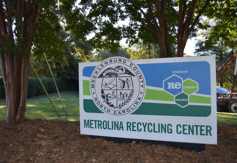 Placa do Metrolina Recycling Center